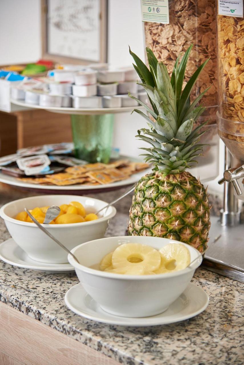 Hotel Relais Del Lago Marta Ngoại thất bức ảnh
